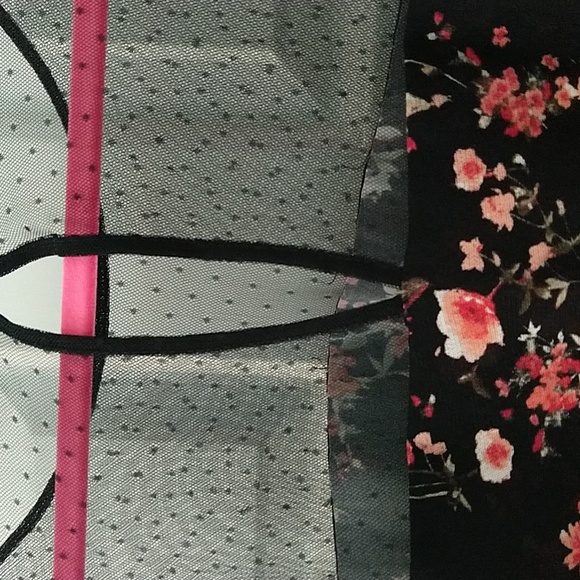 Tiered top in a floral pattern, sheer mesh at top. - Picture 5 of 9